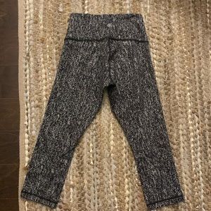 🖤🤍LULULEMON Black and White Leggings